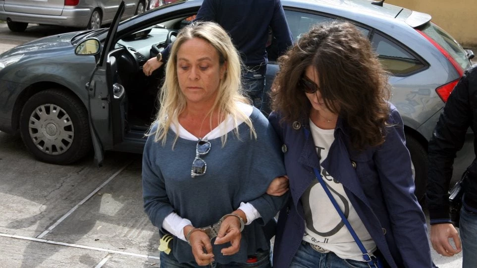 Φυλάκιση δύο ετών σε πρώην υποψήφια της Χρυσής Αυγής για μαχαίρωμα Αφγανού